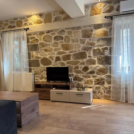 πέτρινο Апартамент Арнайа
